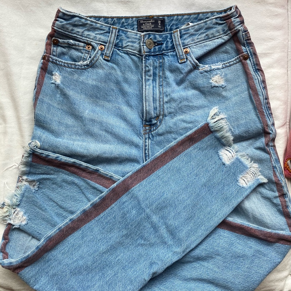 Abercrombie Annie High-Rise Girlfriend Jean
